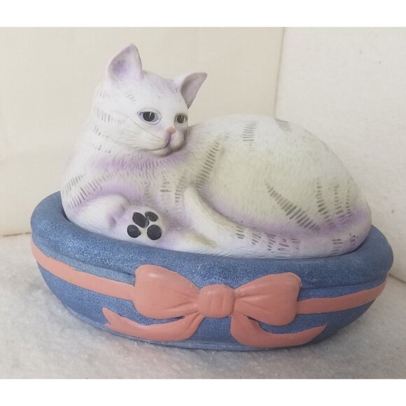 Trinket box Mary Lake Thompson for Silvestri Resting white cat blue base - Picture 1 of 10